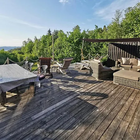 Family With Sea View And Playful Garden Holiday home *