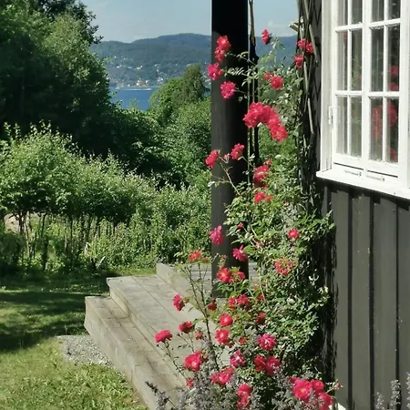 Family With Sea View And Playful Garden *