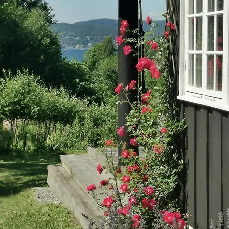 Family With Sea View And Playful Garden *
