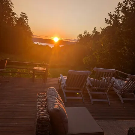 Semesterbostad Family With Sea View And Playful Garden