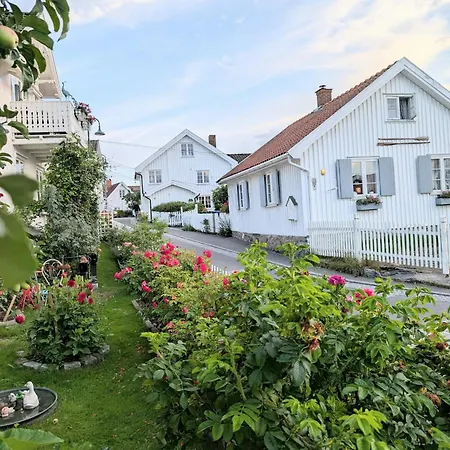 Nyaraló Family With Sea View And Playful Garden *